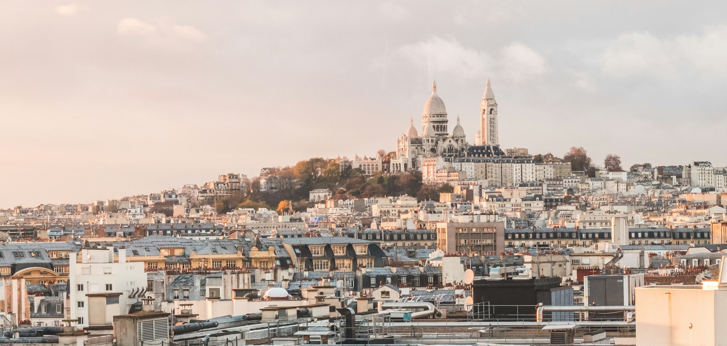 Toits de Paris et basilique du Sacré-Cœur, depuis le 18e arrondissement